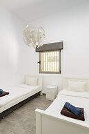Family Apt & Private Garden near Beach by FeelHome