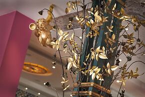 Dorsia Hotel & Restaurant