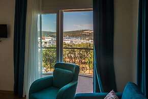 Clementine Suits Sigacik