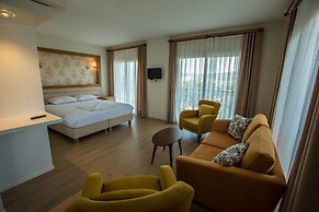 Clementine Suits Sigacik