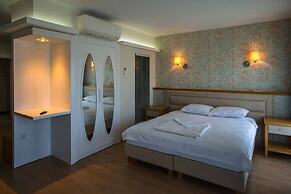 Clementine Suits Sigacik