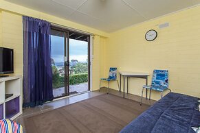 'Cliff 64' Cliff Top Home