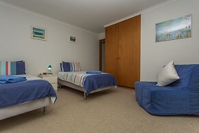 'Cliff 64' Cliff Top Home