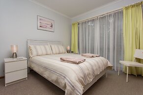 'Cliff 64' Cliff Top Home