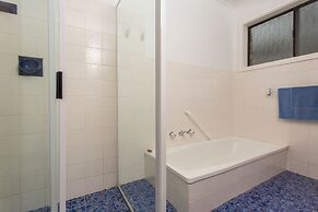 'Cliff 64' Cliff Top Home