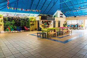 Wonderland Hostel By GB Collection