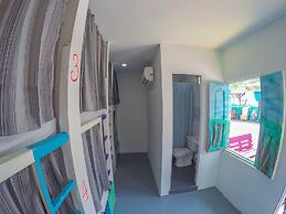 Wonderland Hostel By GB Collection