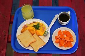 Wonderland Hostel By GB Collection