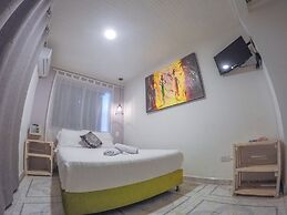 Wonderland Hostel By GB Collection