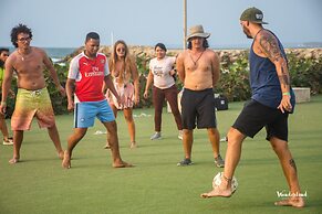 Wonderland Hostel By GB Collection