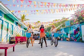 Wonderland Hostel By GB Collection