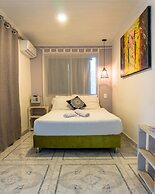 Wonderland Hostel By GB Collection