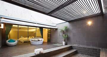 YA-NOLD Hot Spring Hotel