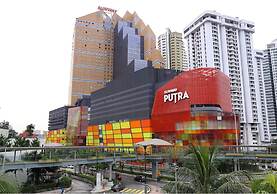 Wong's Homestay at Regalia Residence