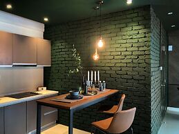 Wong's Homestay at Regalia Residence