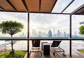 Wong's Homestay at Regalia Residence