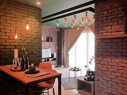 Wong's Homestay at Regalia Residence