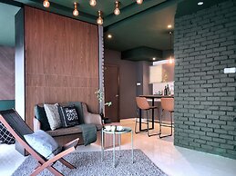 Wong's Homestay at Regalia Residence