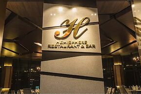 Wong's Homestay at Regalia Residence