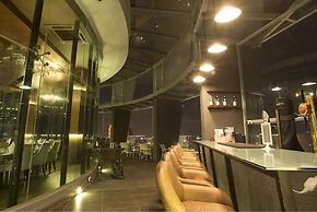 Wong's Homestay at Regalia Residence