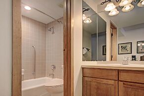 Roomy Condo With Great Amenities - VS643 by RedAwning