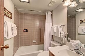 Roomy Condo With Great Amenities - VS643 by RedAwning