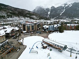 VS641H Village Square 1Br 1Ba Hotel Room