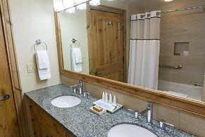 Renovated Studio with All of the Necessities by RedAwning - Save 20% o