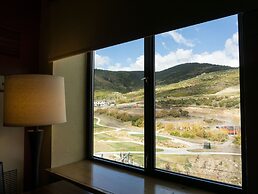 Renovated Studio with All of the Necessities by RedAwning - Save 20% o