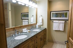 Renovated Studio with All of the Necessities by RedAwning - Save 20% o