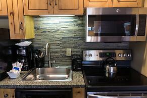 Renovated Studio with All of the Necessities by RedAwning - Save 20% o