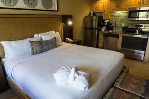 Renovated Studio with All of the Necessities by RedAwning - Save 20% o