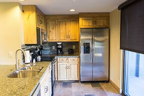 Deluxe condo in newly remodeled Grand Summit Hotel by RedAwning - Save