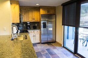 Deluxe condo in newly remodeled Grand Summit Hotel by RedAwning - Save