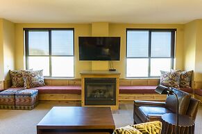 Deluxe condo in newly remodeled Grand Summit Hotel by RedAwning - Save