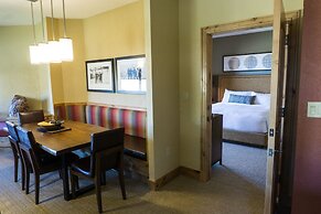 Deluxe condo in newly remodeled Grand Summit Hotel by RedAwning - Save