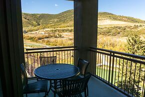 Deluxe condo in newly remodeled Grand Summit Hotel by RedAwning - Save