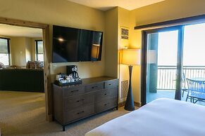 Deluxe condo in newly remodeled Grand Summit Hotel by RedAwning - Save