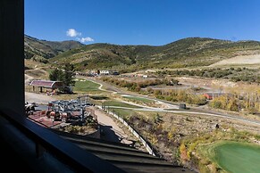 Exquisite Condo, Great for Families, Ski in/out by RedAwning - Save 20