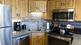Exquisite Condo, Great for Families, Ski in/out by RedAwning - Save 20