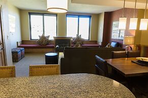 Exquisite Condo, Great for Families, Ski in/out by RedAwning - Save 20