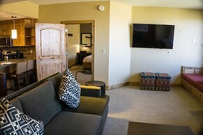 Exquisite Condo, Great for Families, Ski in/out by RedAwning - Save 20