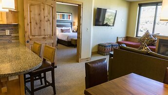 Exquisite Condo, Great for Families, Ski in/out by RedAwning - Save 20