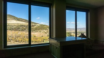 Exquisite Condo, Great for Families, Ski in/out by RedAwning - Save 20