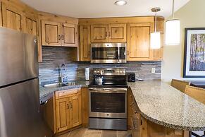 Fully Renovated Suite with Full Kitchen by RedAwning - Save 20% on 7+ 