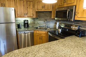 Fully Renovated Suite with Full Kitchen by RedAwning - Save 20% on 7+ 