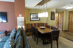 Fully Renovated Suite with Full Kitchen by RedAwning - Save 20% on 7+ 