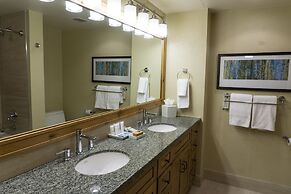 Fully Renovated Suite with Full Kitchen by RedAwning - Save 20% on 7+ 