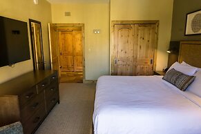 Prime Canyons Village ski in/out location by RedAwning - Save 20% on 7