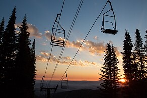 Luxury suite in the heart of Canyons Village by RedAwning - Save 20% o